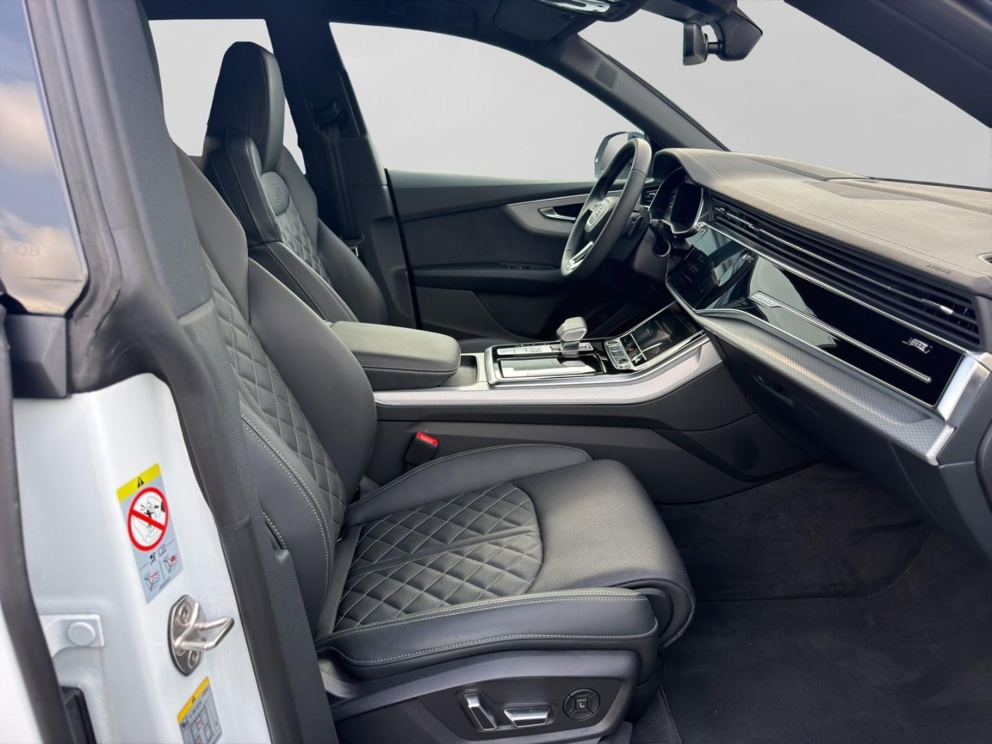 Bild über Audi Q8 SUV TFSI e S line business TFSI e quattro 290 kW tiptronic - für weitere Informationen kontaktieren Sie den Audi Partner