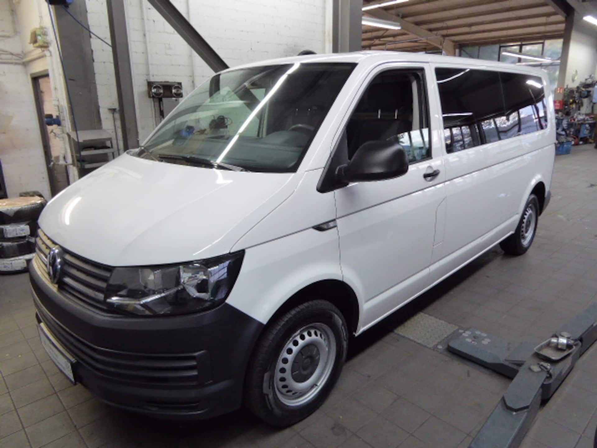 Volkswagen T6 Transporter Kombi langer Radstand