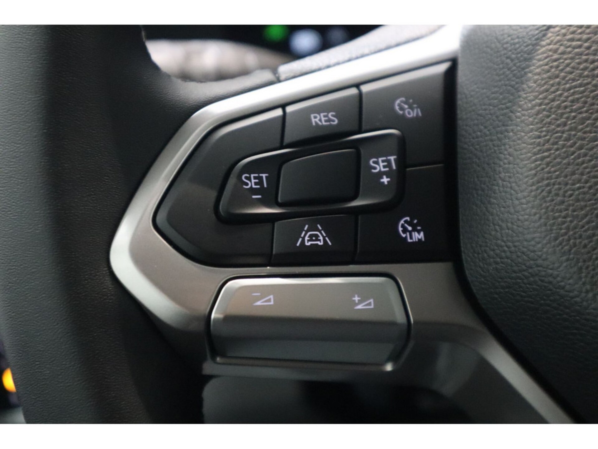 Volkswagen Caravelle langer Radstand Basis-Modell