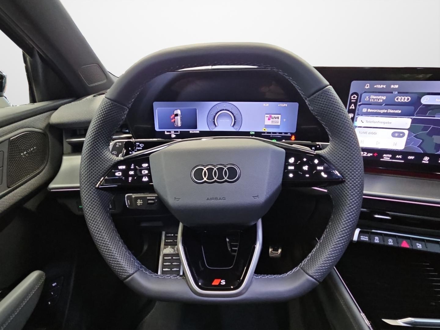 Bild über Audi Q3 SUV TFSI quattro 195 kW S tronic - für weitere Informationen kontaktieren Sie den Audi Partner