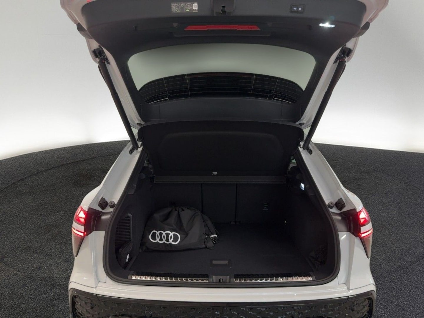 Bild über Audi Q3 SUV e-hybrid e-hybrid 200 kW S tronic - für weitere Informationen kontaktieren Sie den Audi Partner