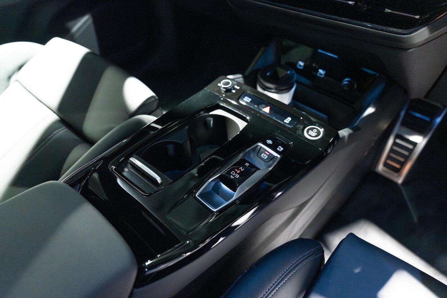 Image about Audi Q6 SUV e-tron e-tron quattro