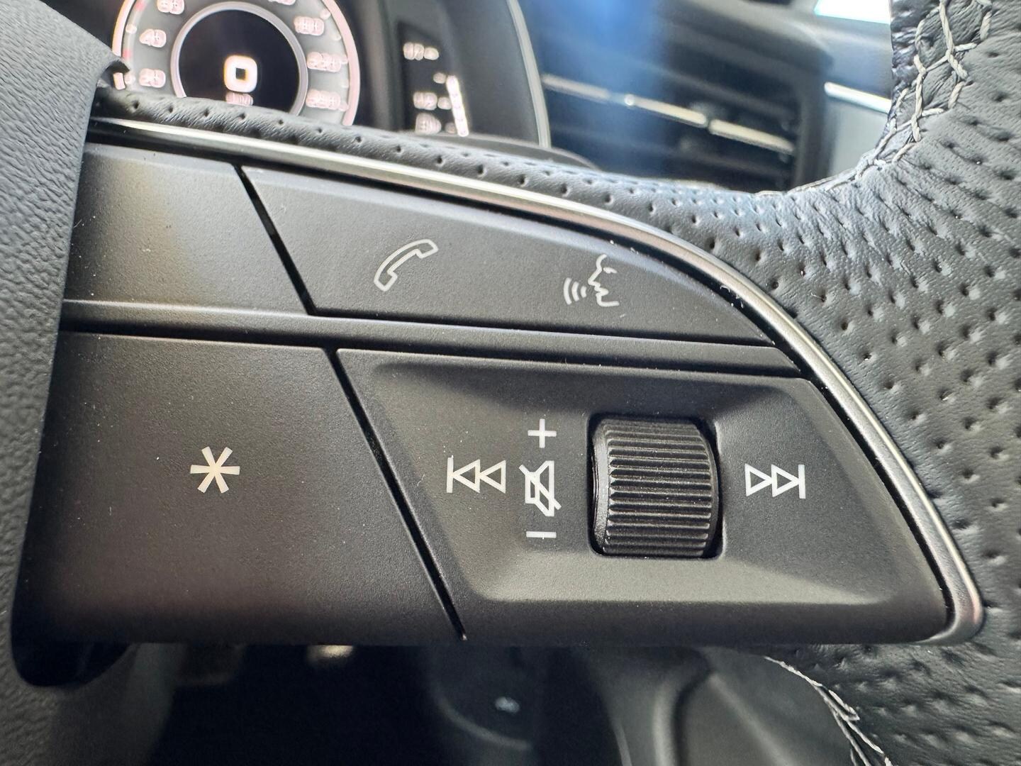 Image about Audi Q7 SUV Q7 S line TDI quattro tiptronic