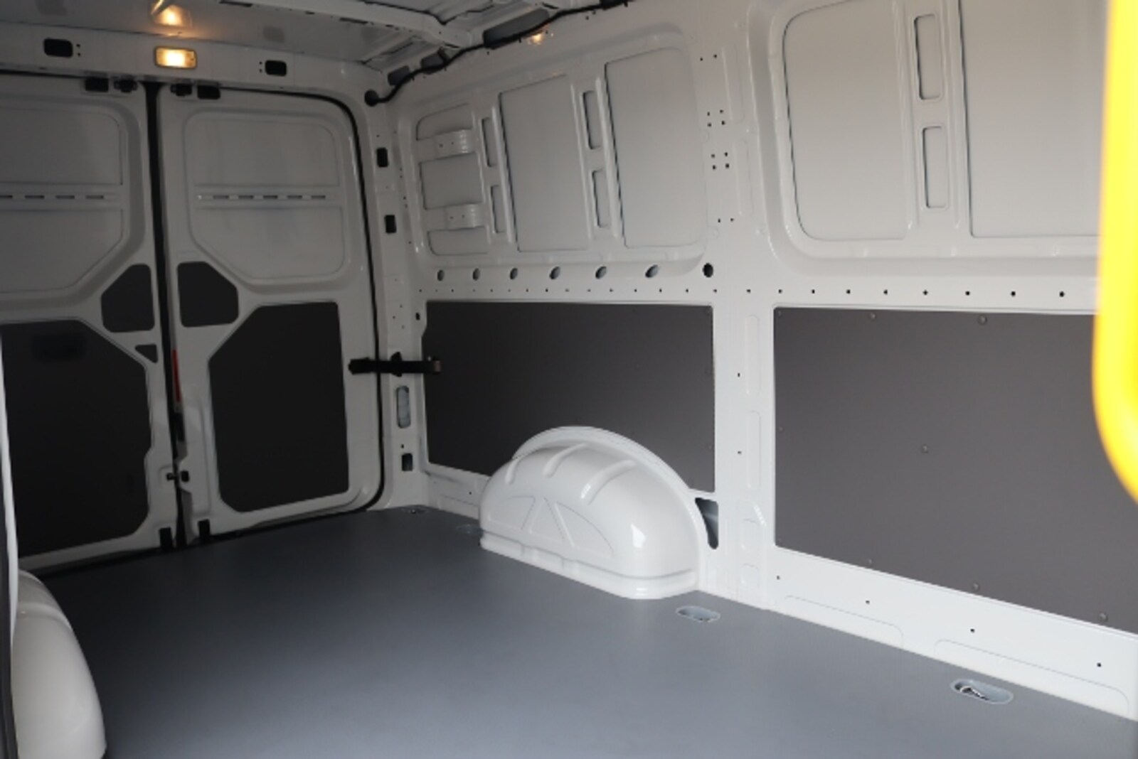 Volkswagen Crafter Kasten mittlerer Radstand – Bild 11
