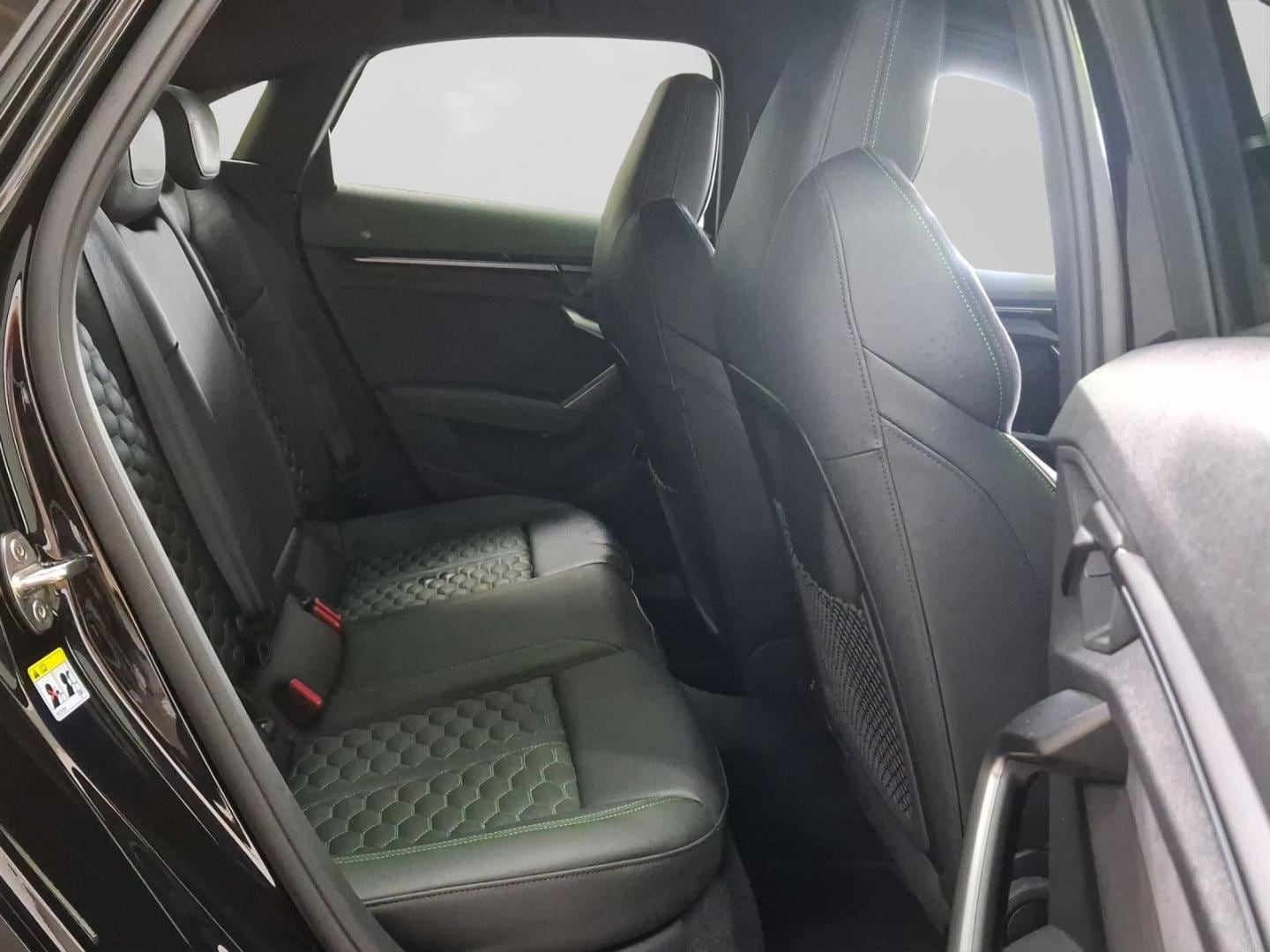 Bild über Audi RS 3 Limousine TFSI quattro S tronic - für weitere Informationen kontaktieren Sie den Audi Partner