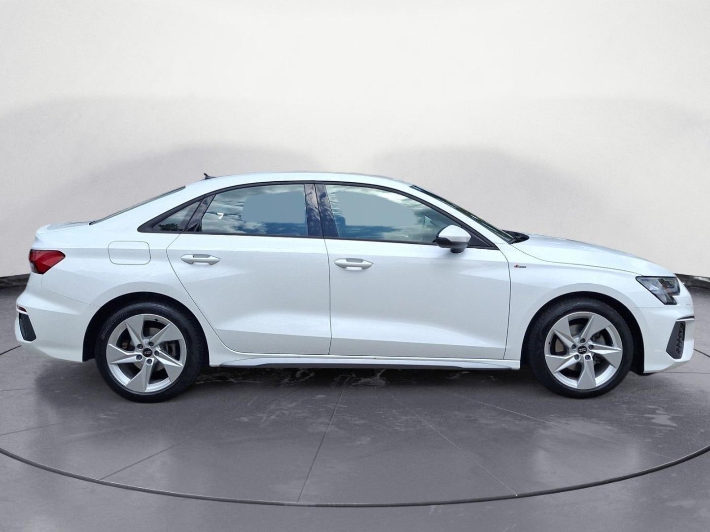 Bild über Audi A3 Limousine S line 35 TFSI S tronic - für weitere Informationen kontaktieren Sie den Audi Partner