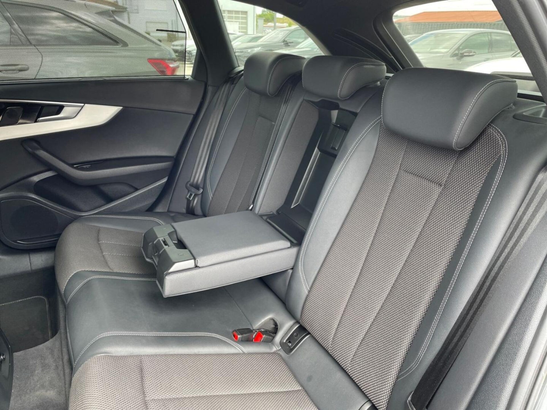 Audi A4 Avant S line