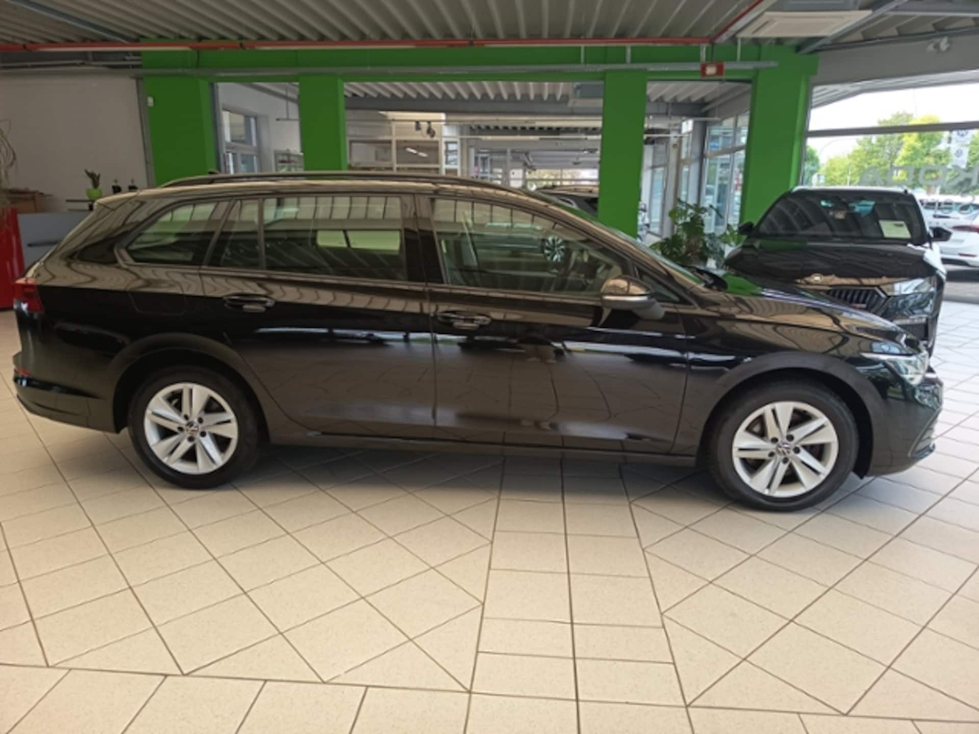 Volkswagen Golf Variant Life
