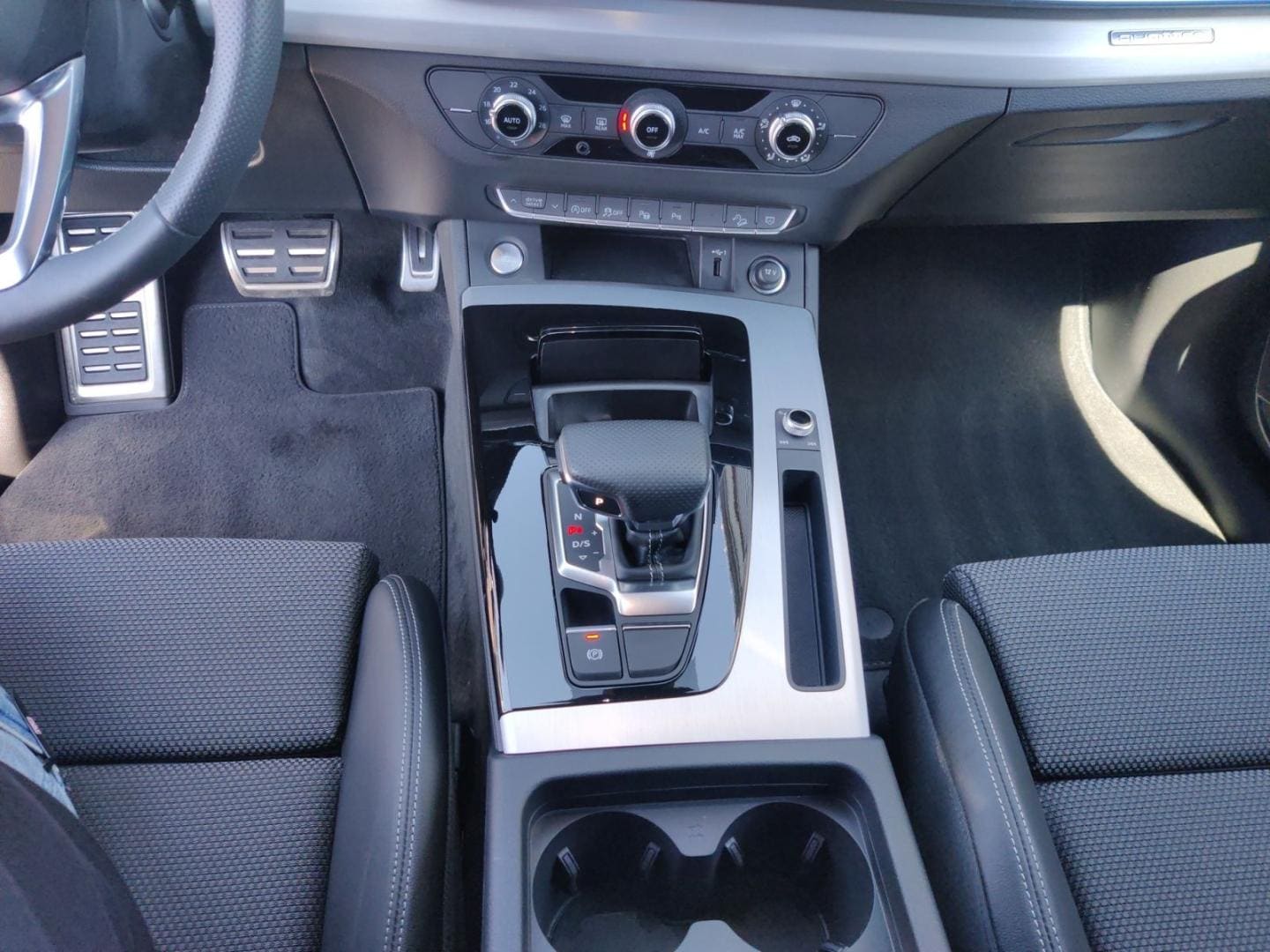 Bild über Audi Q5 Sportback 45 TFSI quattro S tronic - für weitere Informationen kontaktieren Sie den Audi Partner