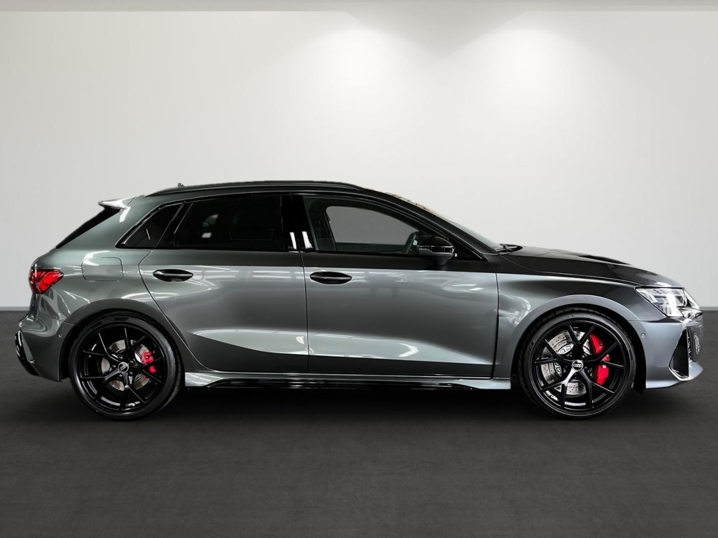Bild über Audi RS 3 Sportback TFSI quattro 294 kW S tronic - für weitere Informationen kontaktieren Sie den Audi Partner