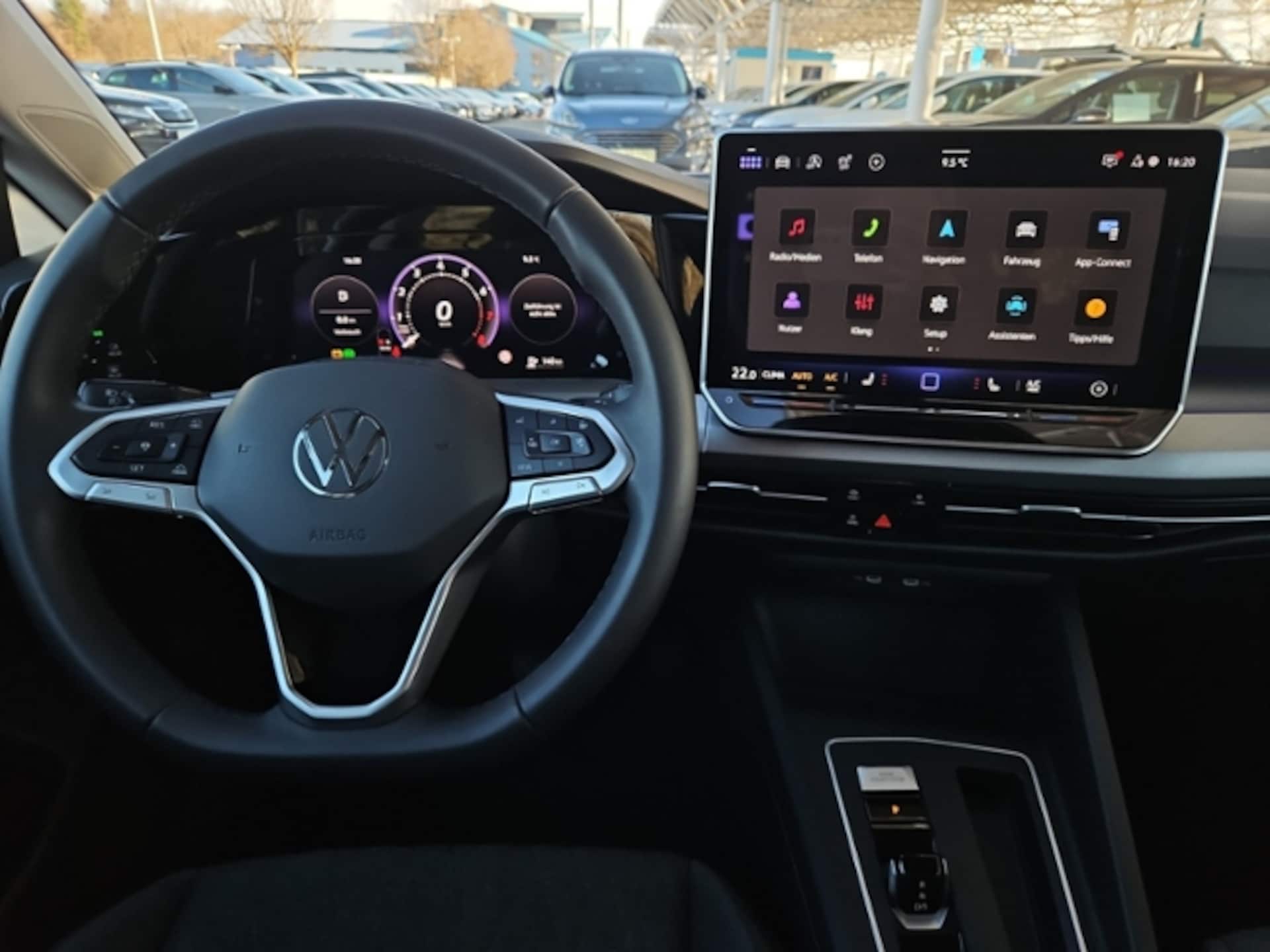 Volkswagen Golf Variant Life