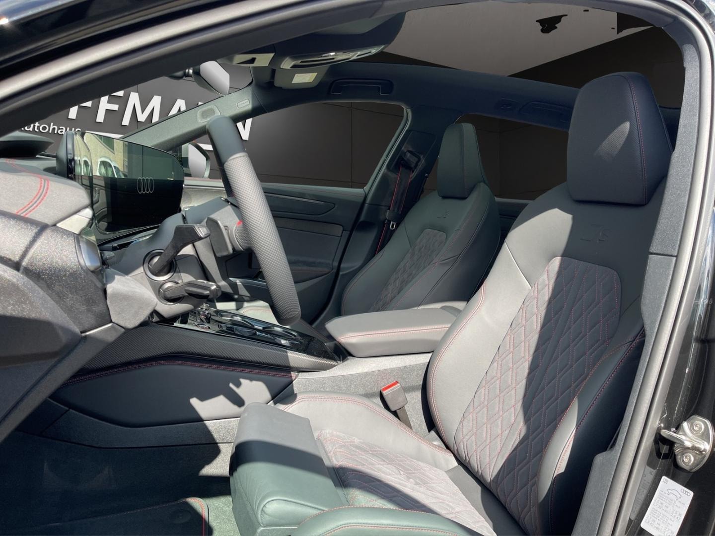 Bild über Audi A6 Avant TFSI quattro 270 kW S tronic - für weitere Informationen kontaktieren Sie den Audi Partner
