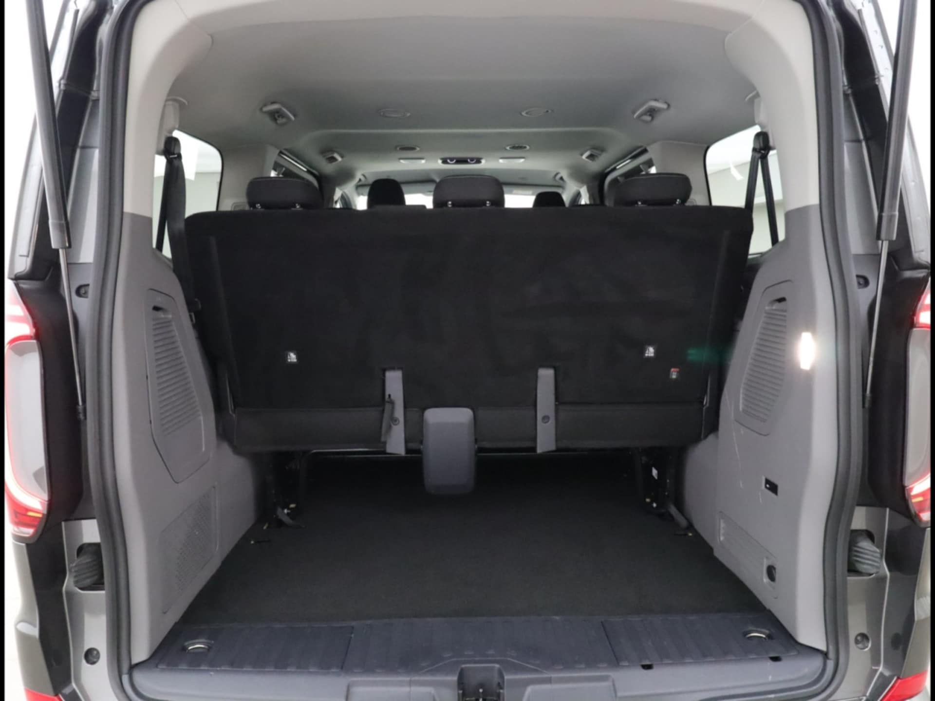 Volkswagen Caravelle Style