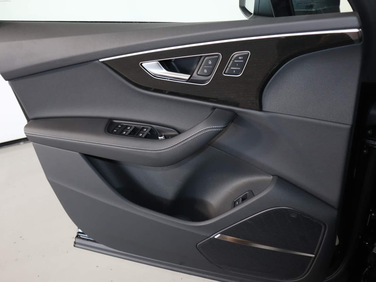 2025 Audi Q7 Premium Plus - Photo 14
