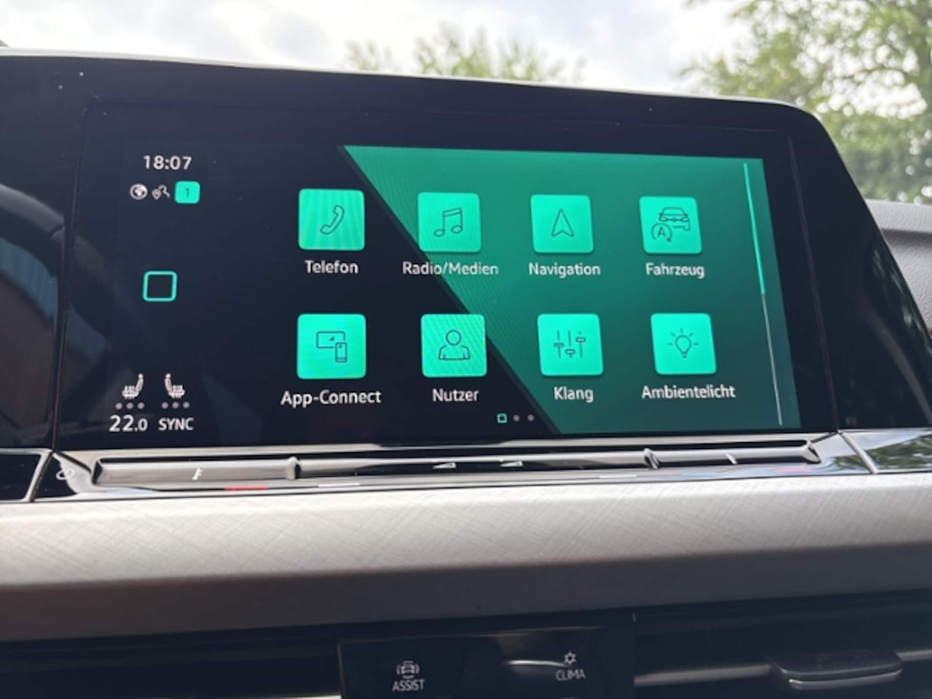 Volkswagen Golf Variant Life
