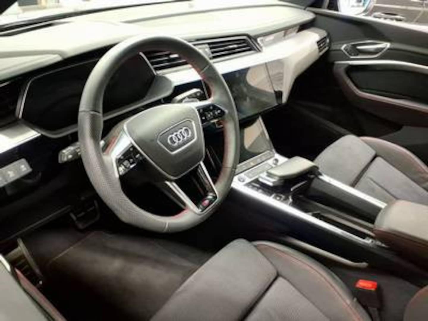 Bild über Audi Q8 e-tron advanced 55 e-tron quattro - für weitere Informationen kontaktieren Sie den Audi Partner