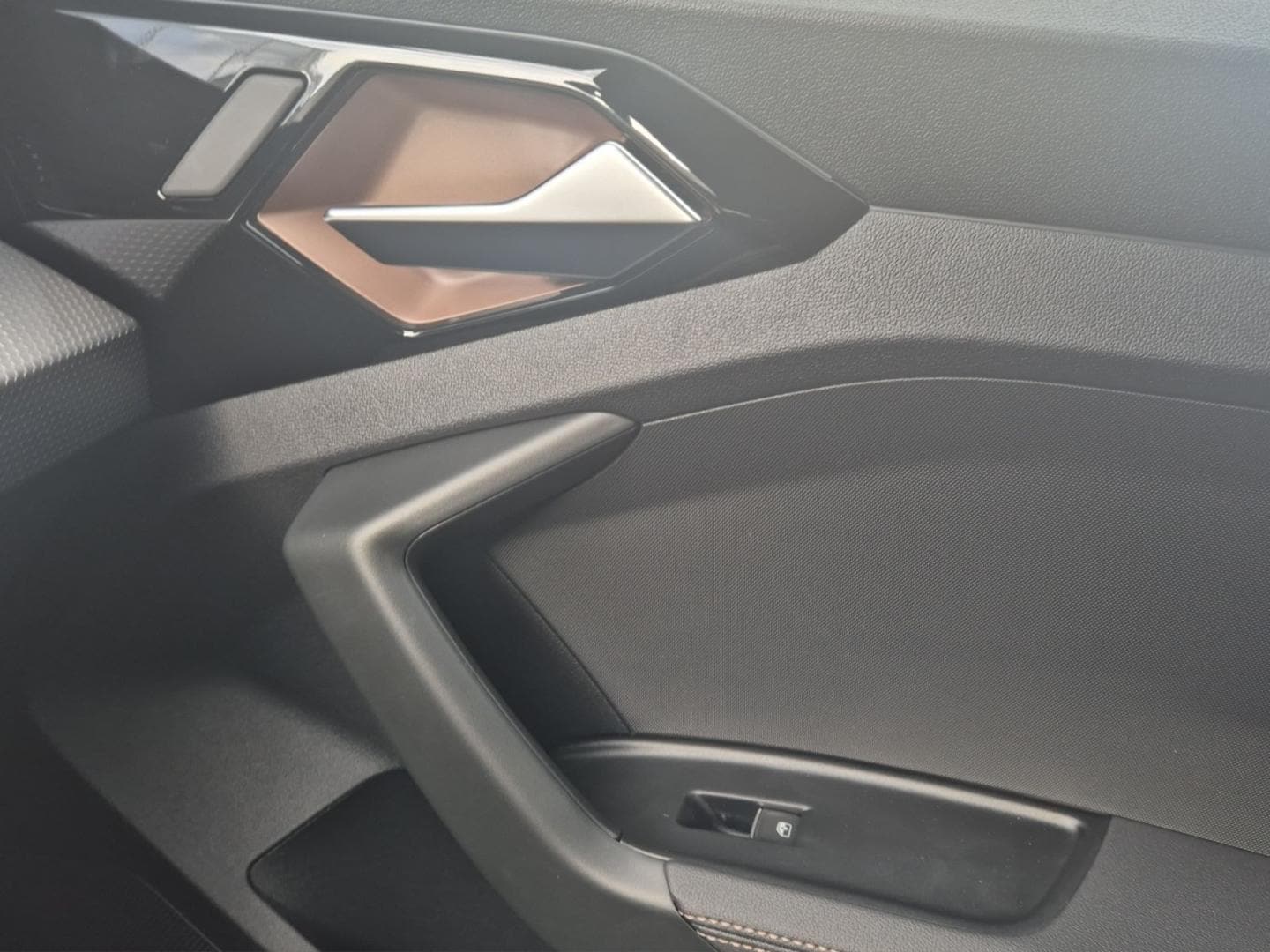 Bild über Audi A1 Sportback S line 40 TFSI S tronic - für weitere Informationen kontaktieren Sie den Audi Partner