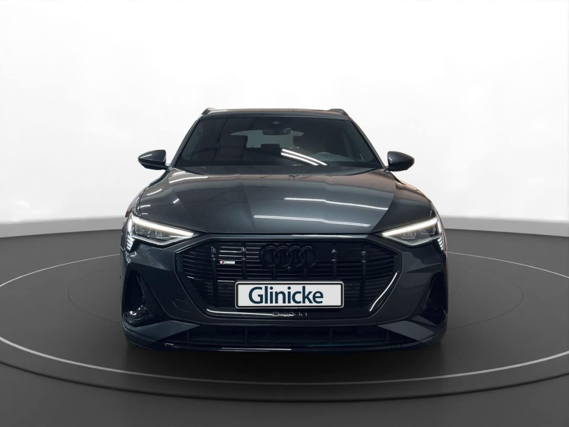 Audi e-tron S line