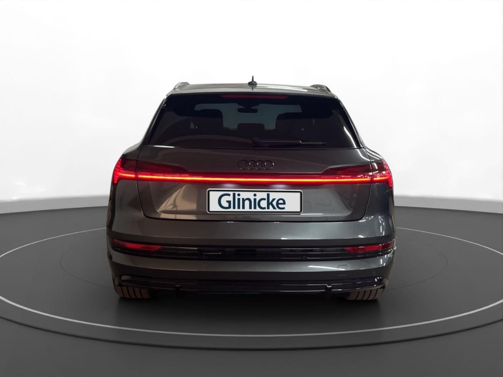 Audi e-tron S line