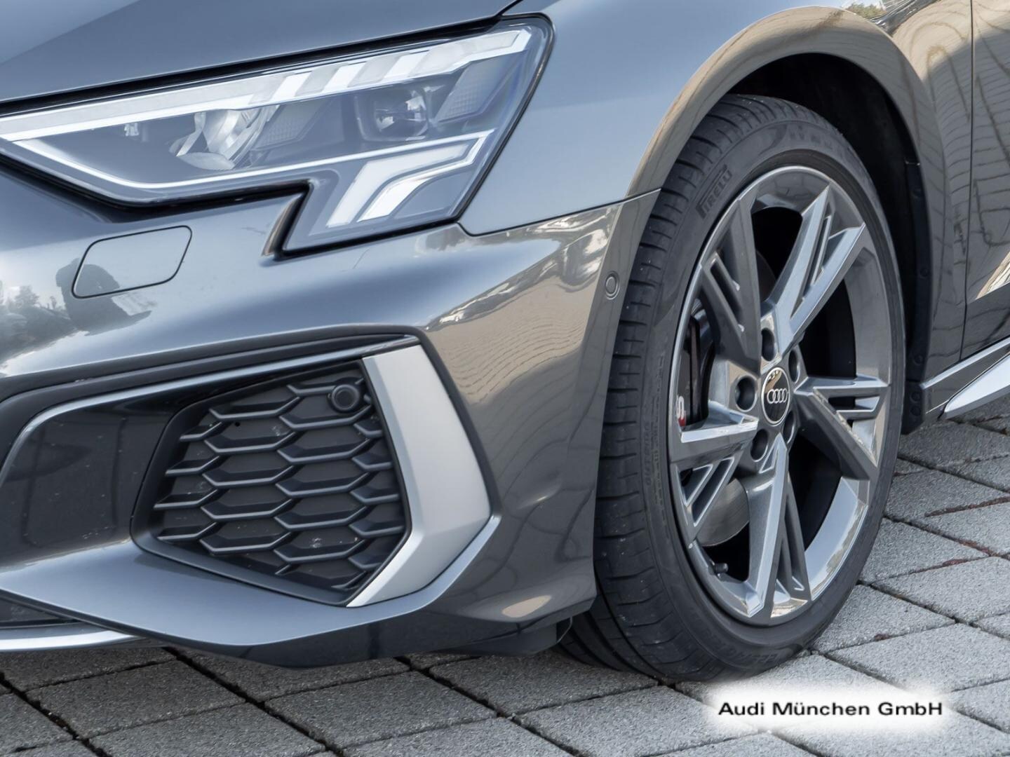 Bild über Audi S3 Sportback TFSI quattro S tronic - für weitere Informationen kontaktieren Sie den Audi Partner