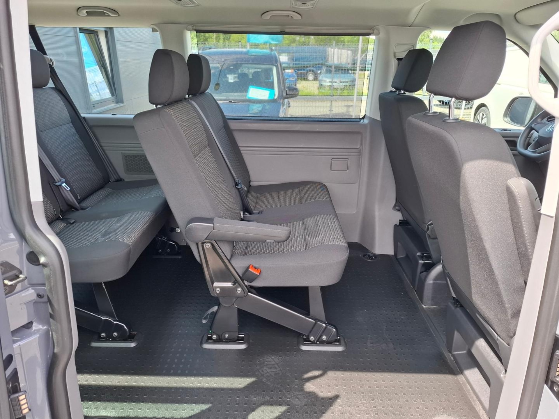 Volkswagen Caravelle 6.1 długi roztaw osi S