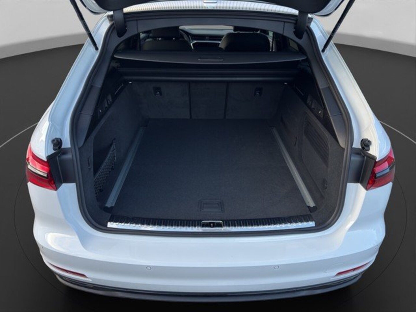 Bild über Audi A6 Avant advanced 45 TDI quattro S tronic - für weitere Informationen kontaktieren Sie den Audi Partner