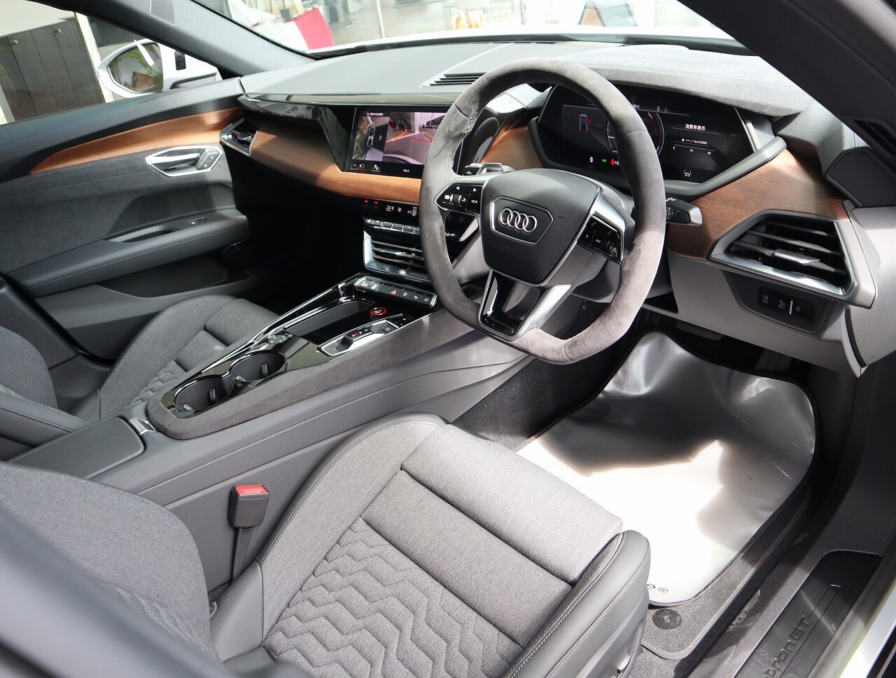 Image about Audi e-tron GT e-tron GT quattro 350,00 kW