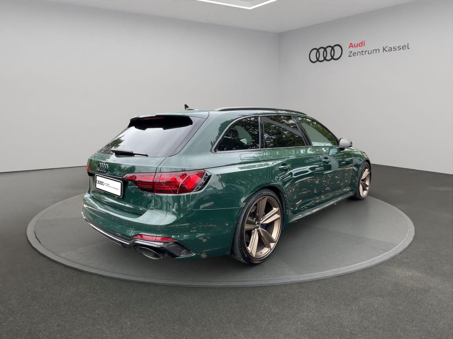 Bild über Audi RS 4 Avant TFSI quattro tiptronic - für weitere Informationen kontaktieren Sie den Audi Partner