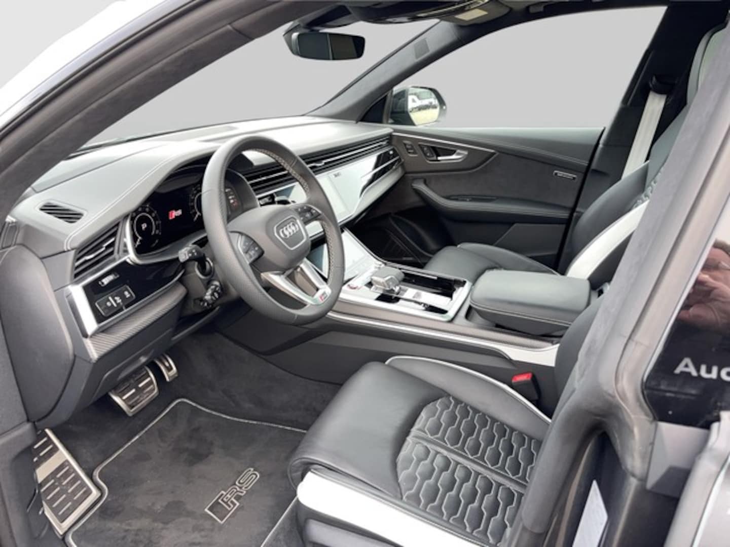 Bild über Audi RS Q8 SUV TFSI quattro tiptronic - für weitere Informationen kontaktieren Sie den Audi Partner