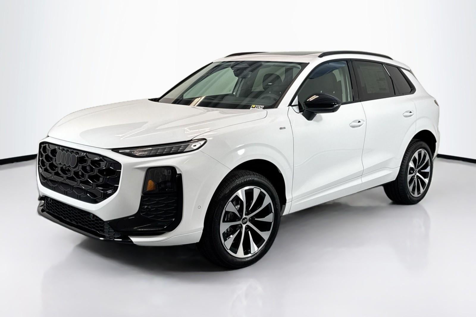 2026 Audi Q3 S line quattro's photo