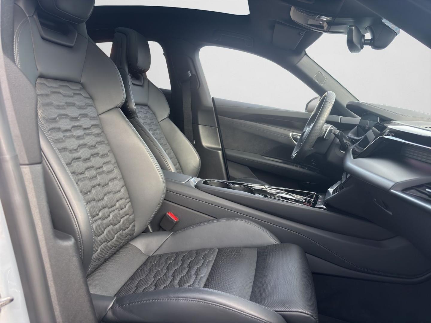 Bild über Audi e-tron GT e-tron quattro - für weitere Informationen kontaktieren Sie den Audi Partner