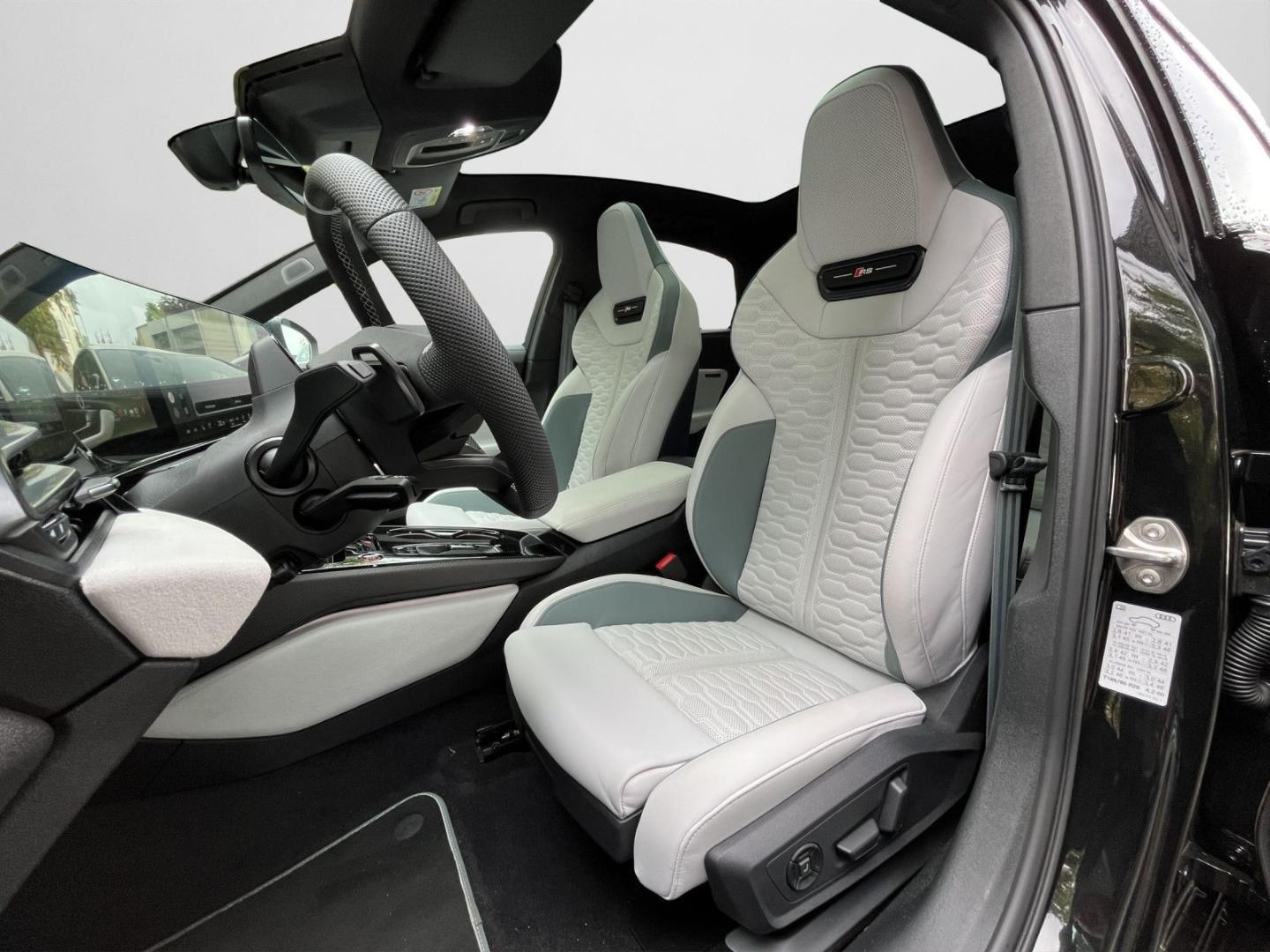 Bild über Audi RS 5 Limousine TFSI quattro 470 kW tiptronic - für weitere Informationen kontaktieren Sie den Audi Partner