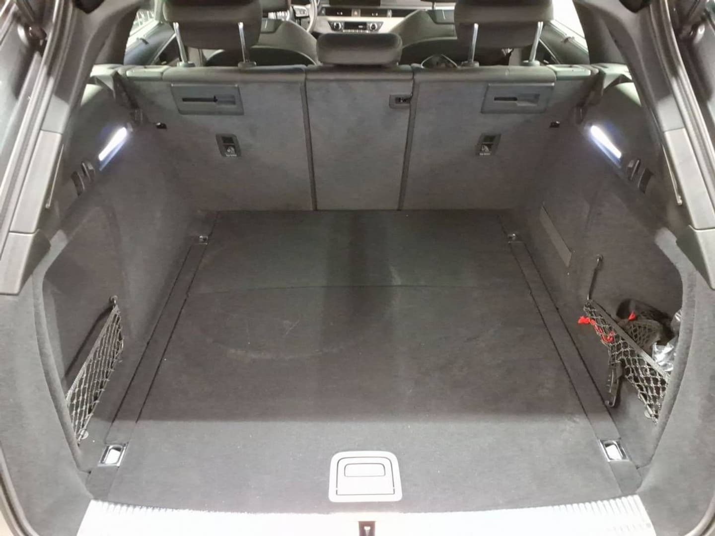 Bild über Audi A4 Avant S line 35 TDI S tronic - für weitere Informationen kontaktieren Sie den Audi Partner