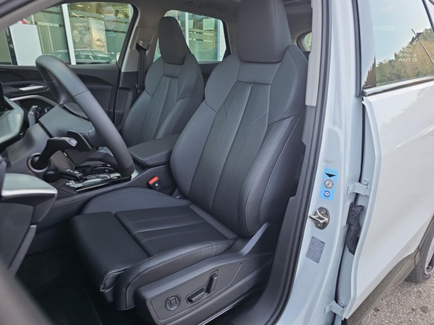 Bild über Audi Q5 SUV TDI quattro 150 kW S tronic - für weitere Informationen kontaktieren Sie den Audi Partner