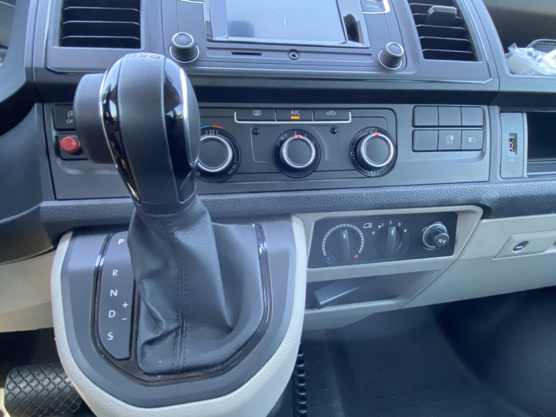 Volkswagen T6 Transporter Kombi kurzer Radstand