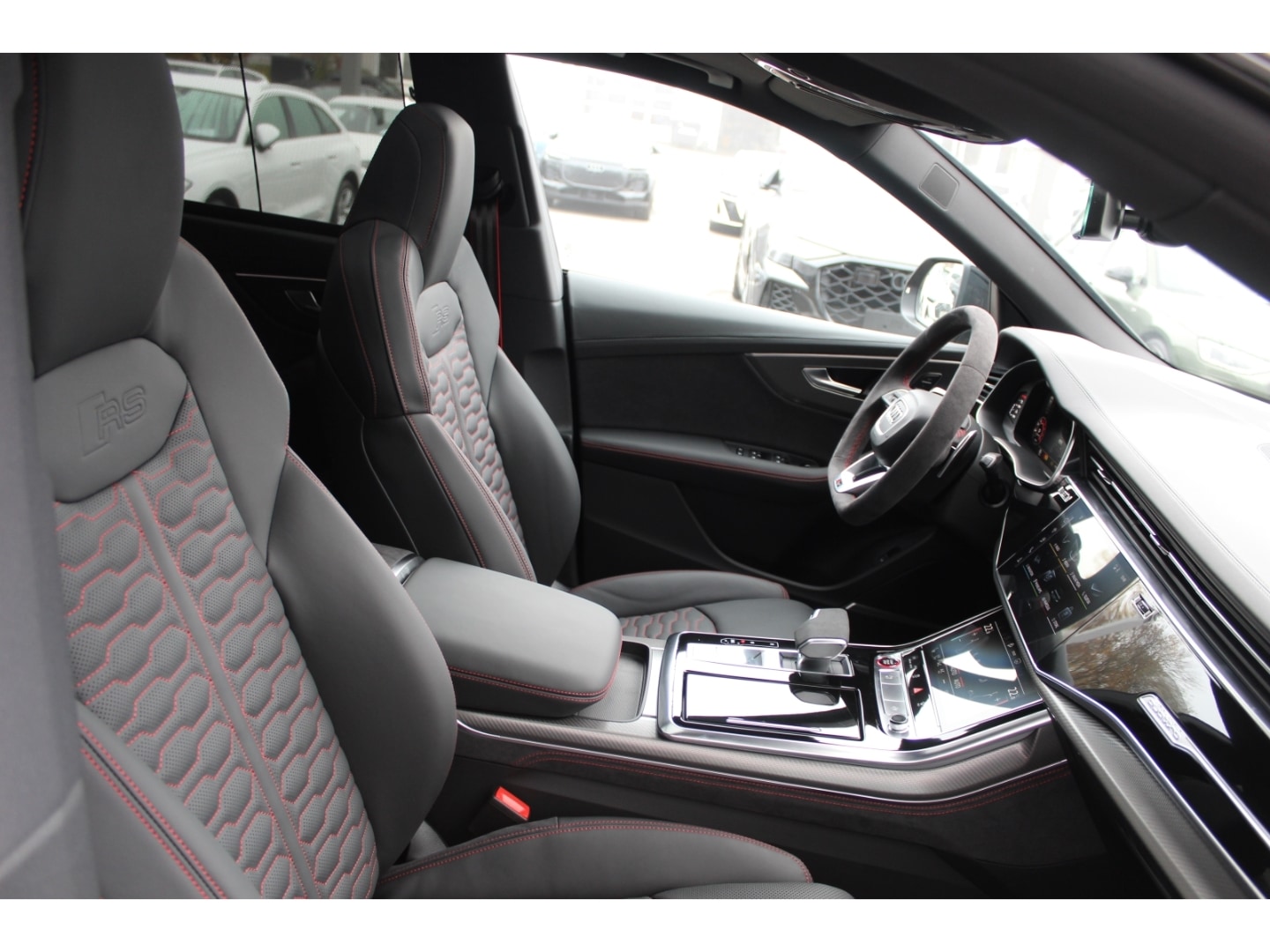 Bild über Audi RS Q8 SUV TFSI quattro 441 kW tiptronic - für weitere Informationen kontaktieren Sie den Audi Partner