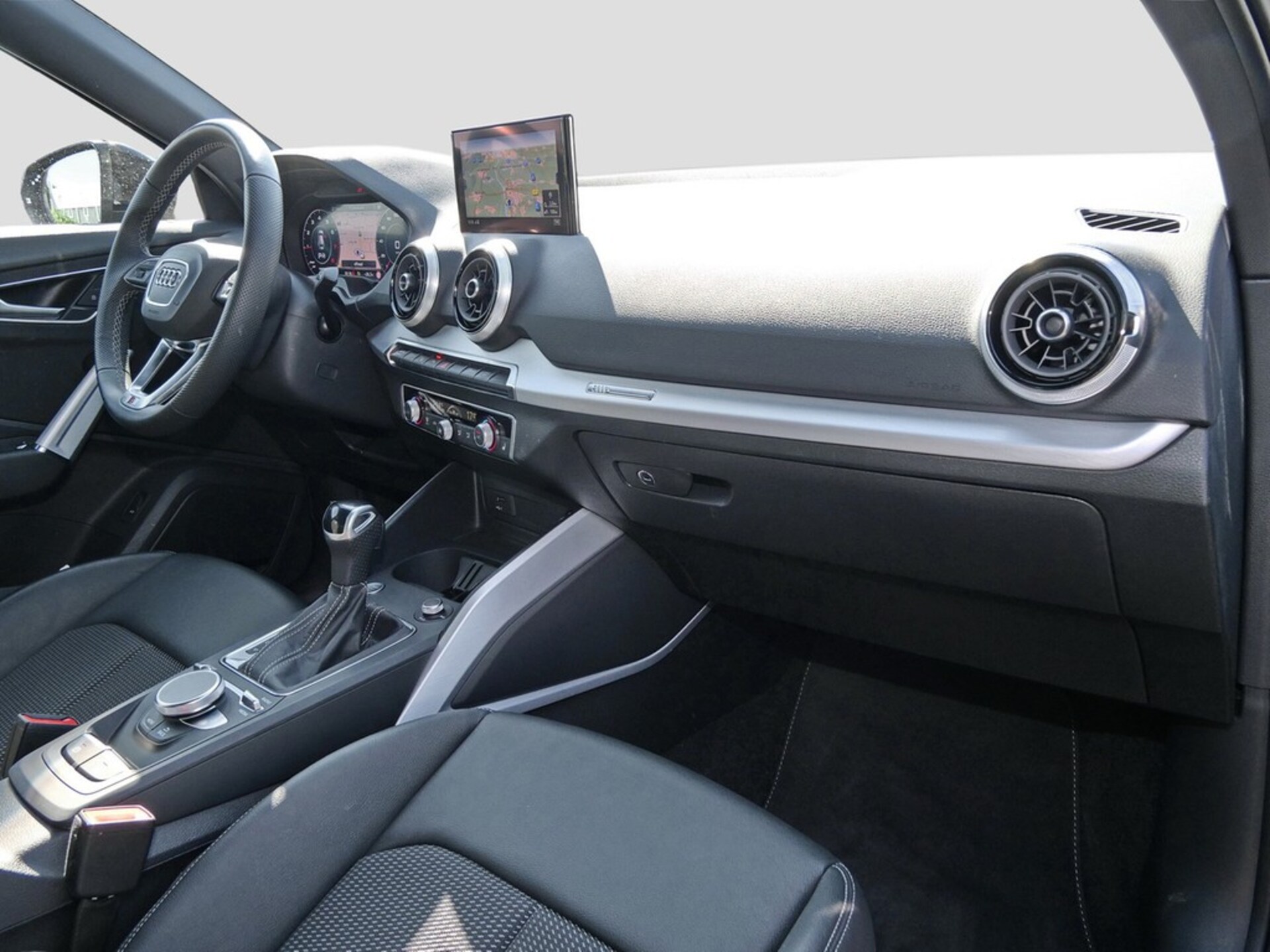 Audi Q2 S line