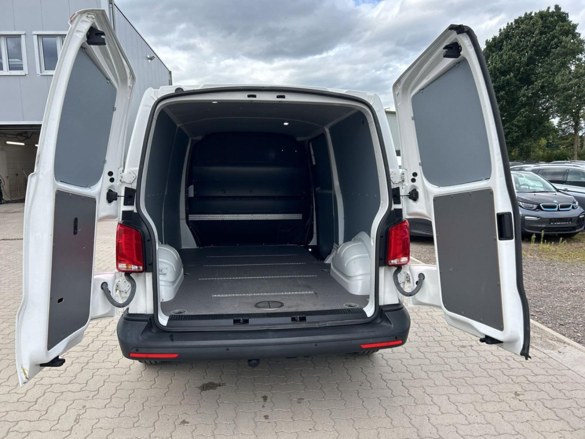 Volkswagen T6.1 Transporter Kasten langer Radstand