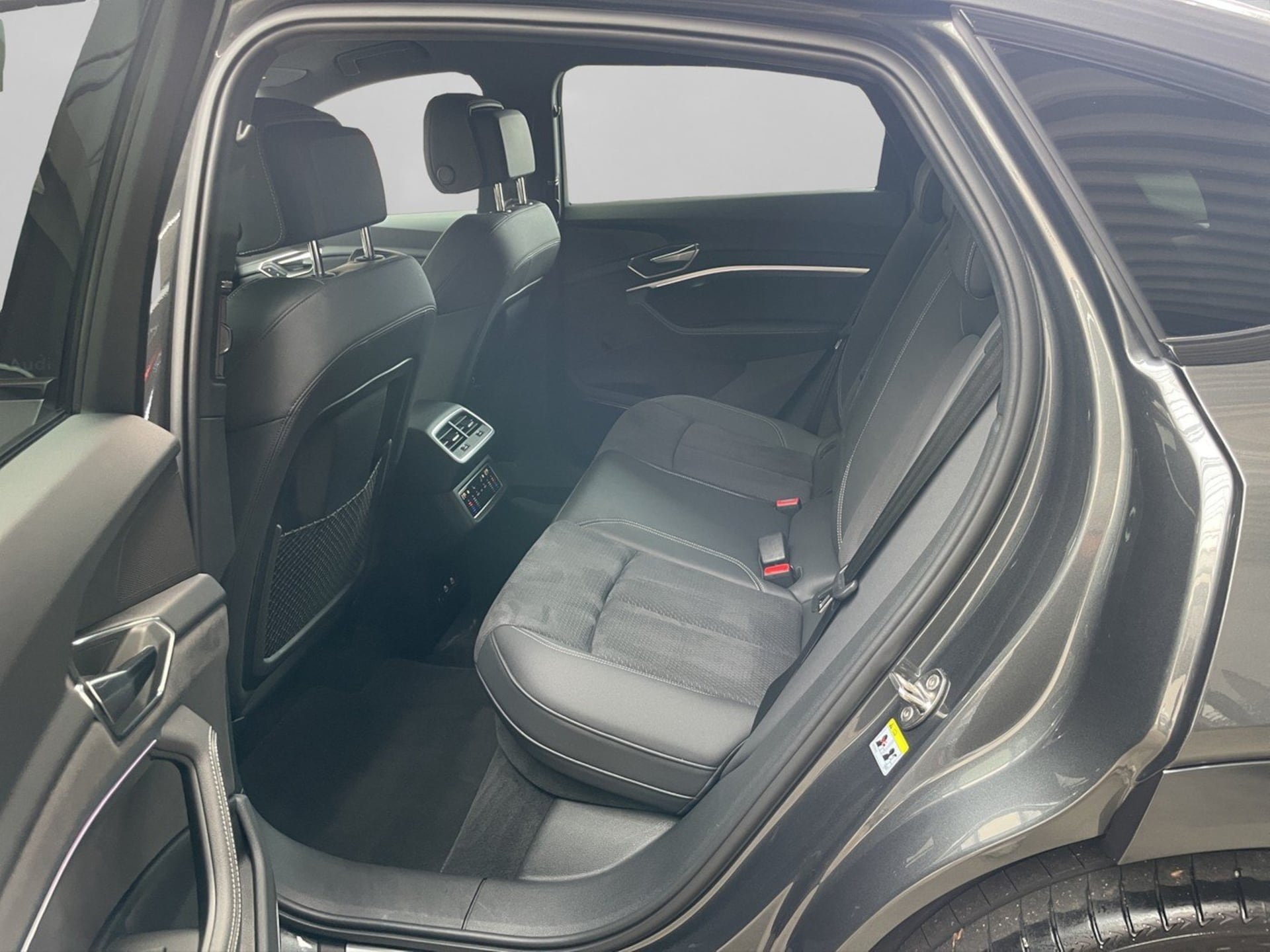 Audi Q8 Sportback e-tron S line
