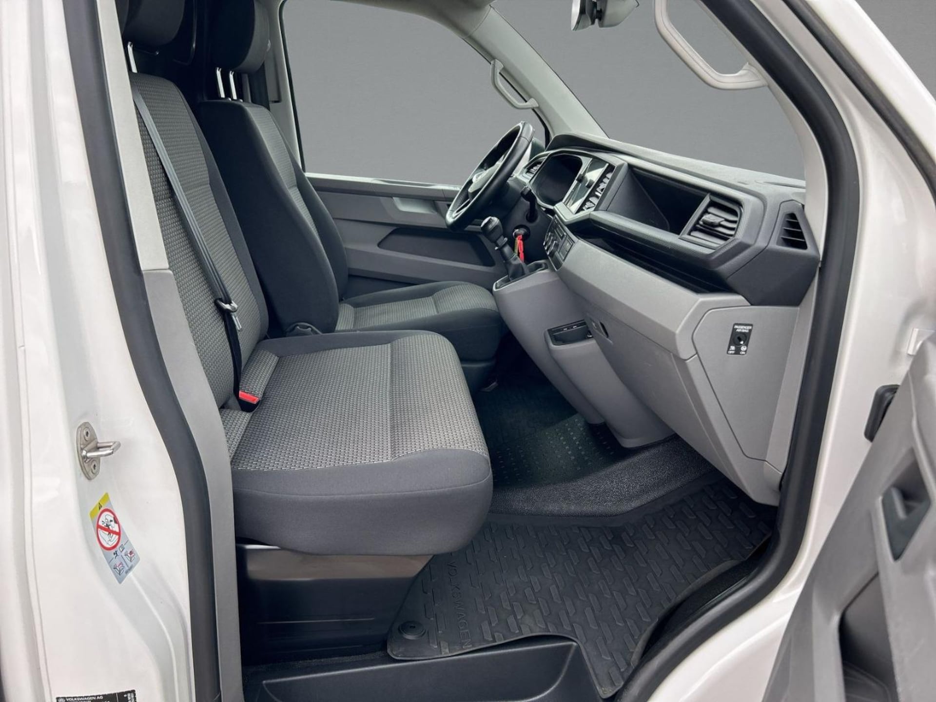 Volkswagen T6.1 Transporter Kasten langer Radstand
