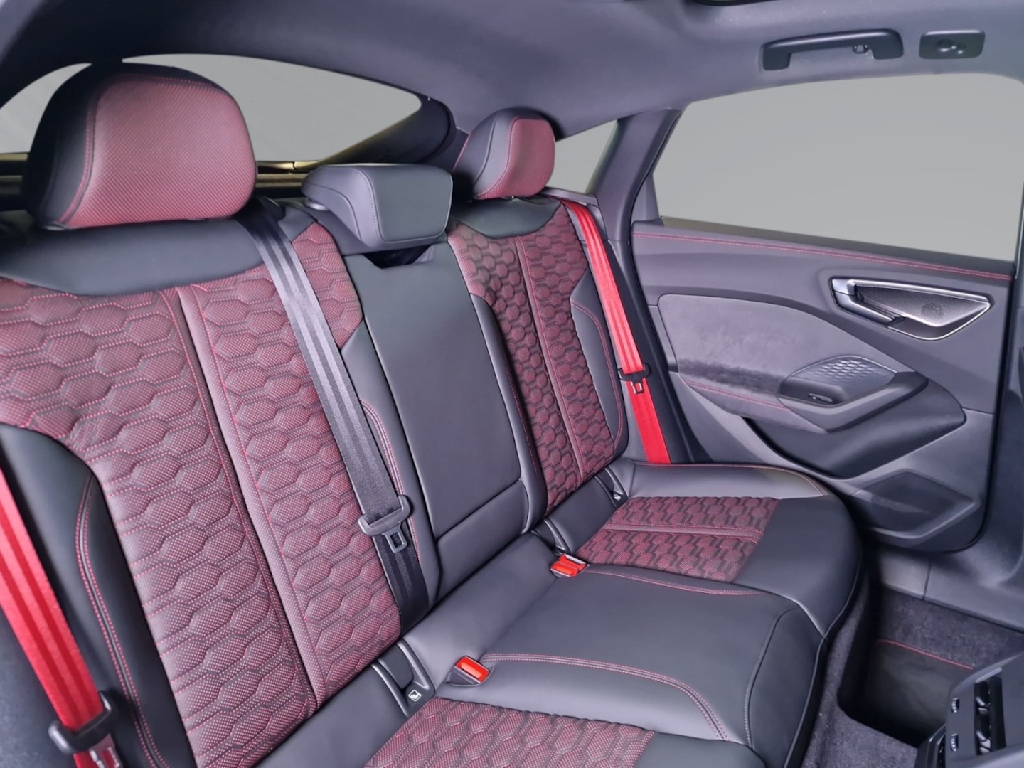 Bild über Audi RS 5 Limousine TFSI quattro 470 kW tiptronic - für weitere Informationen kontaktieren Sie den Audi Partner