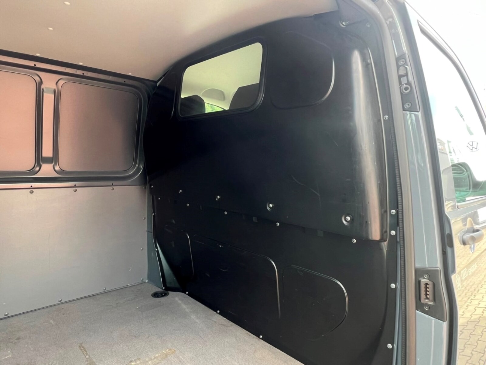 Volkswagen T6.1 Transporter Kasten kurzer Radstand – Bild 11