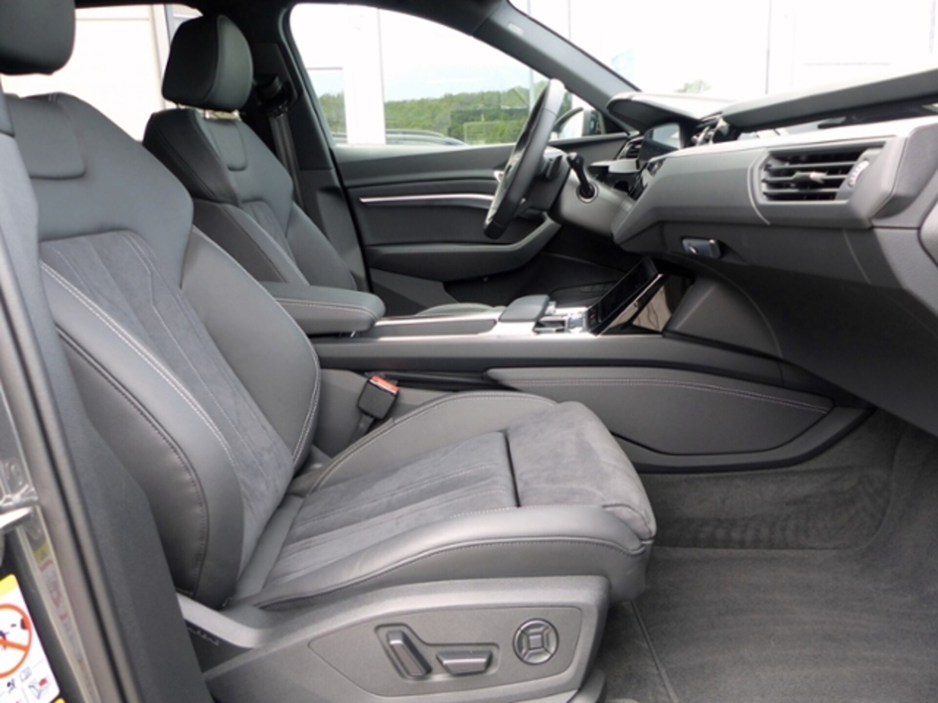 Audi Q8 e-tron S line