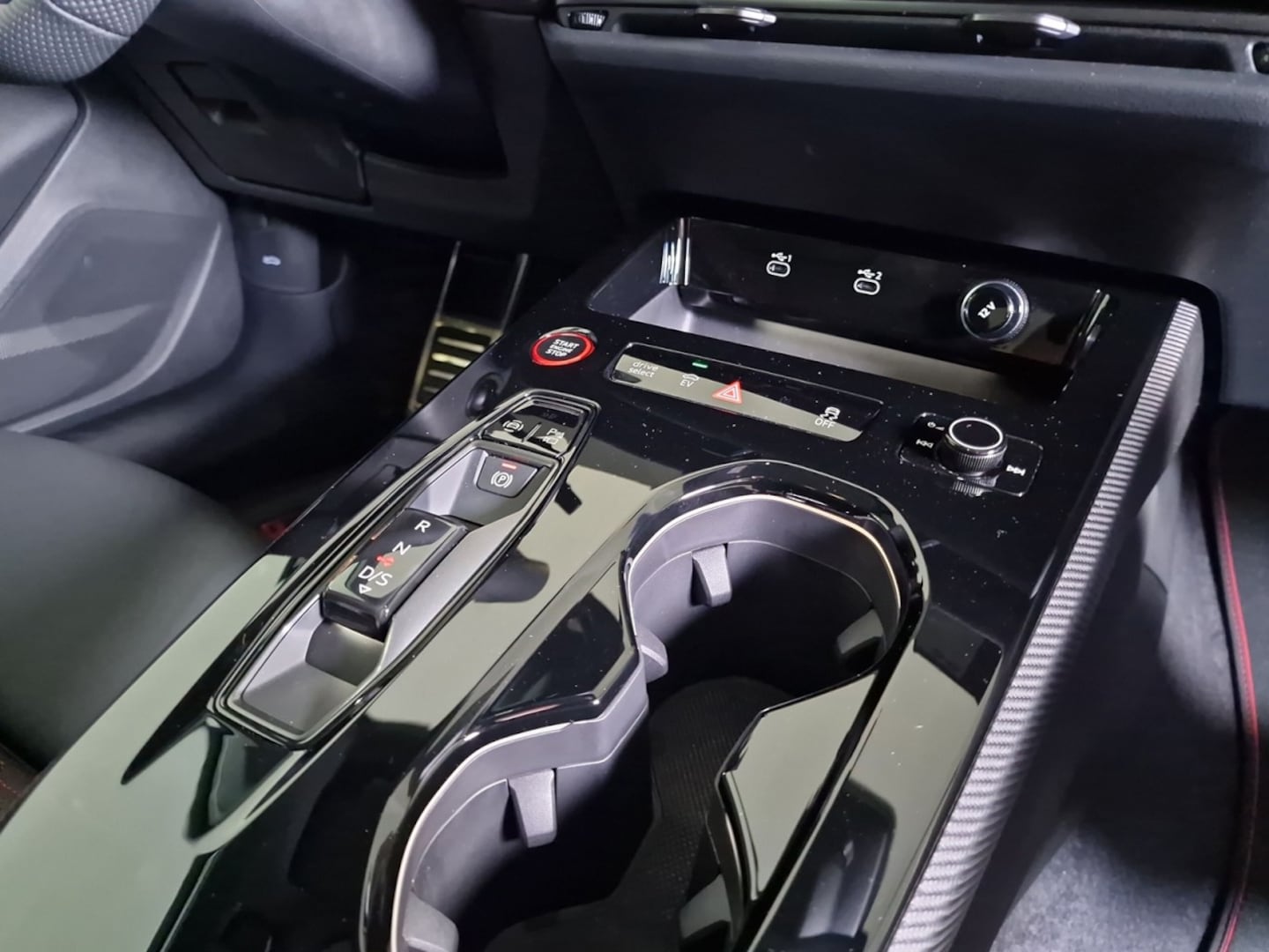 Bild über Audi RS 5 Limousine TFSI quattro 470 kW tiptronic - für weitere Informationen kontaktieren Sie den Audi Partner