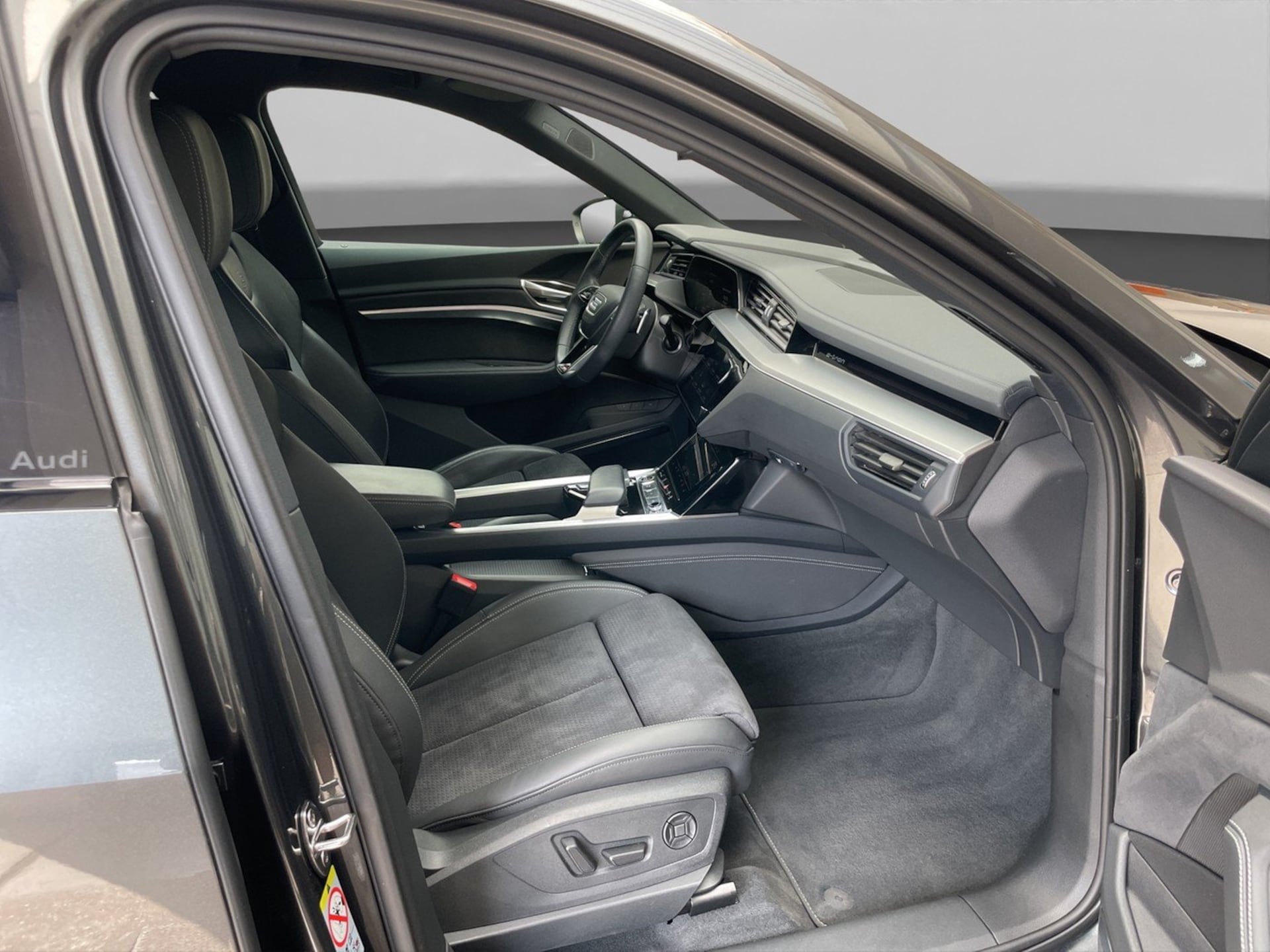 Audi Q8 Sportback e-tron S line