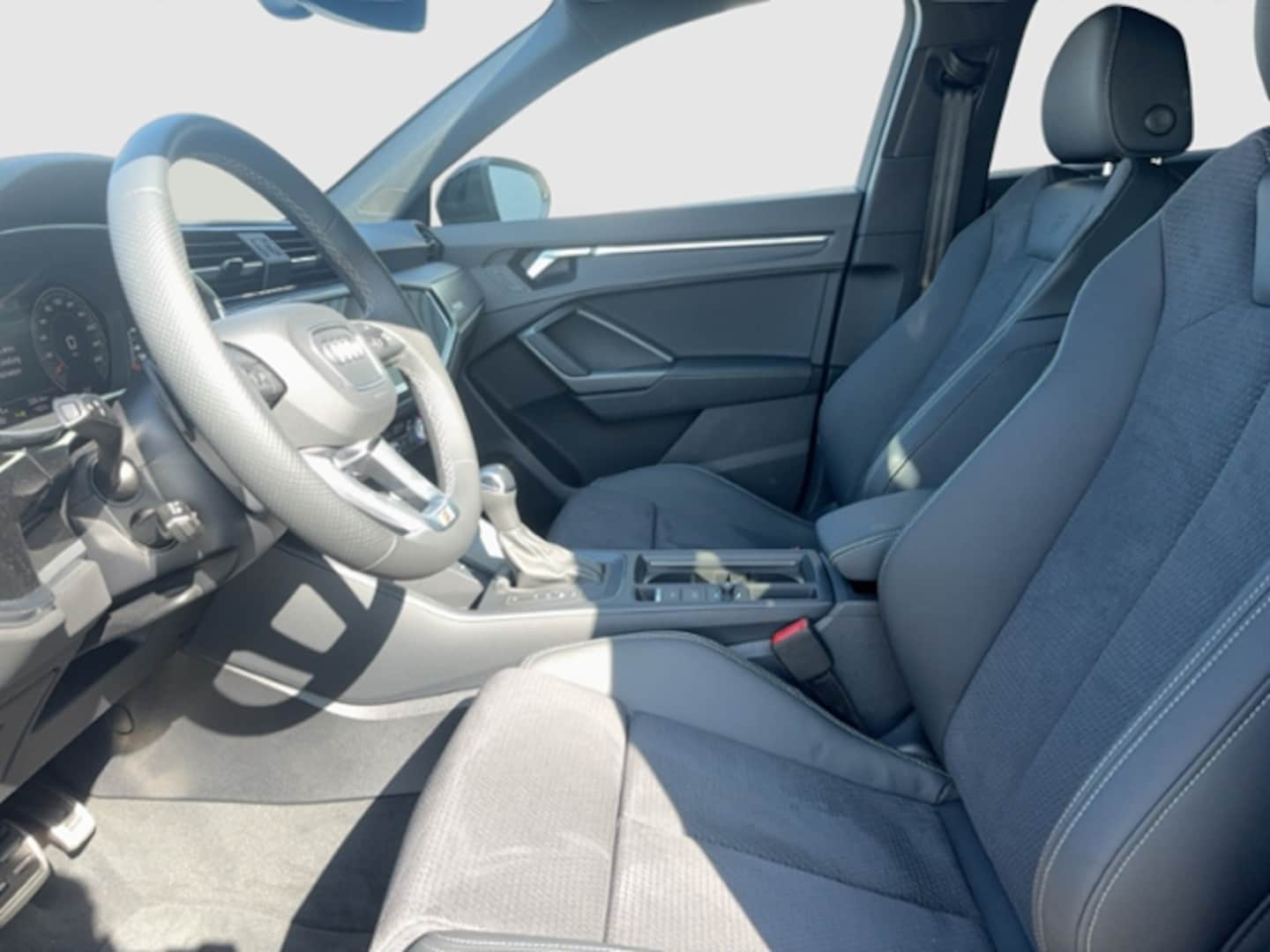 Bild über Audi Q3 Sportback TDI 110 kW S tronic - für weitere Informationen kontaktieren Sie den Audi Partner