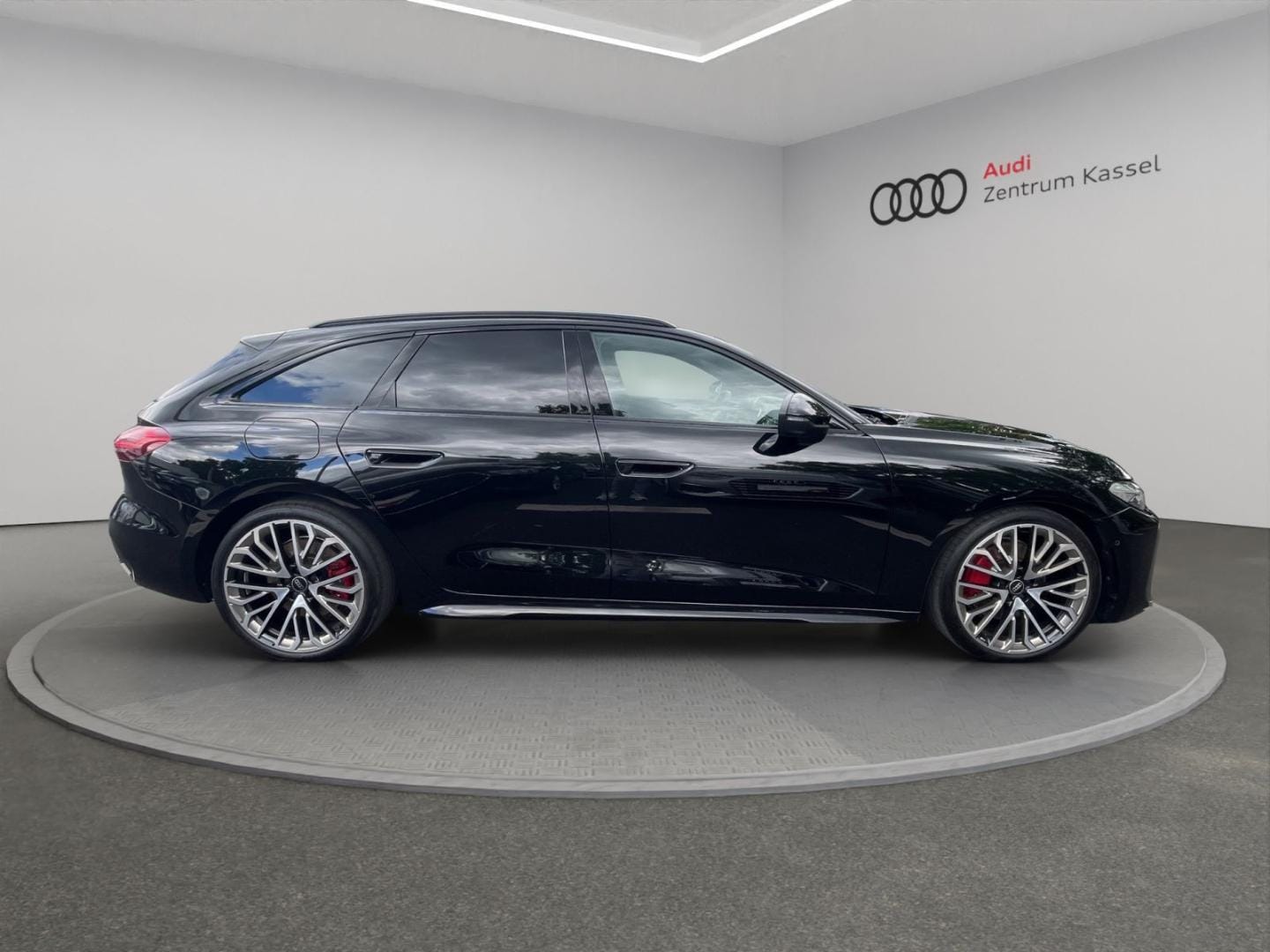 Bild über Audi A5 Avant TDI quattro 150 kW S tronic - für weitere Informationen kontaktieren Sie den Audi Partner