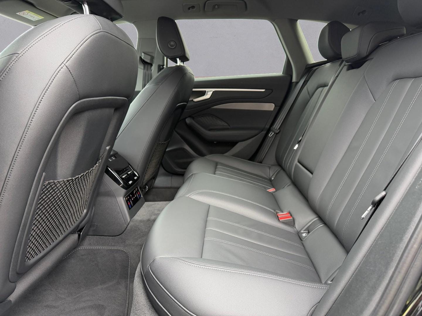 Bild über Audi A6 Avant TDI 150 kW S tronic - für weitere Informationen kontaktieren Sie den Audi Partner