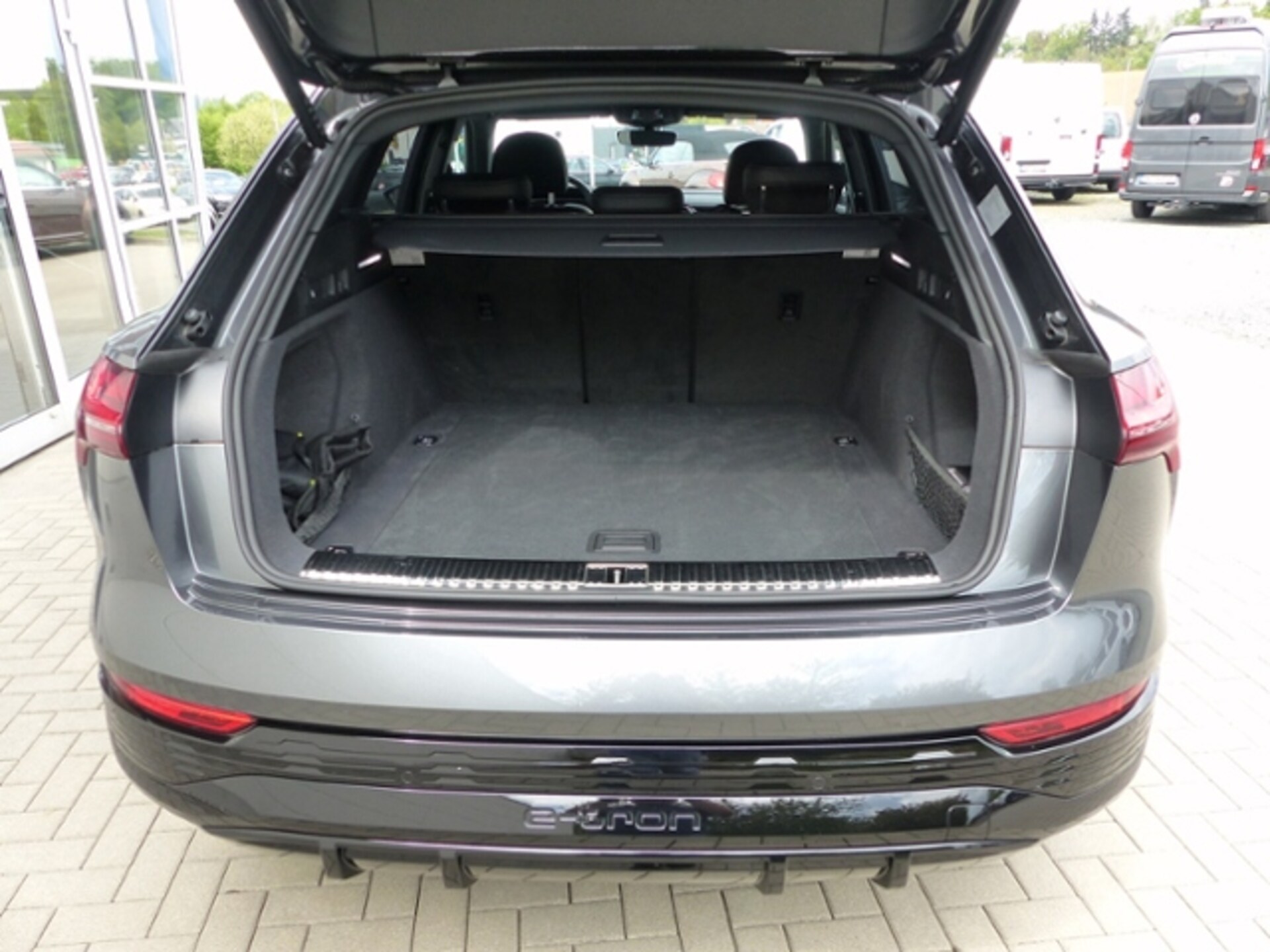 Audi Q8 e-tron S line
