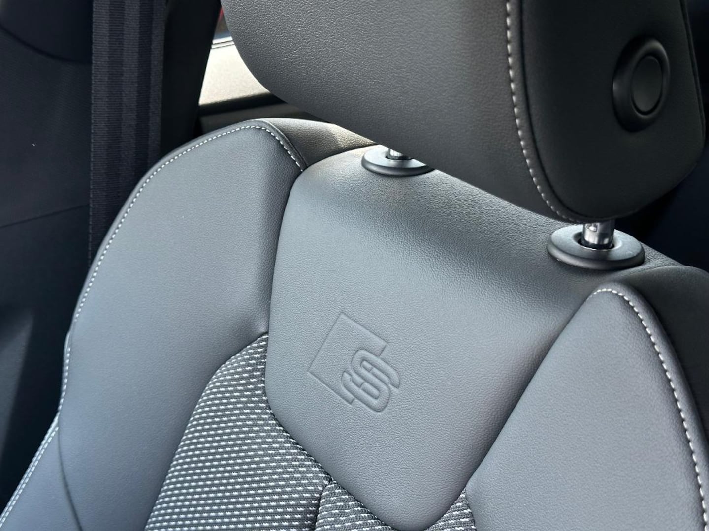 Bild über Audi A1 Sportback S line 30 TFSI S tronic - für weitere Informationen kontaktieren Sie den Audi Partner